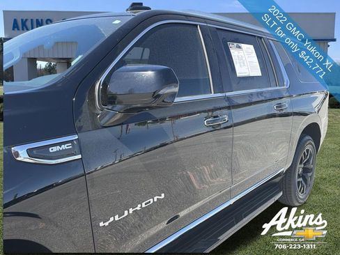 Used 2022 GMC Yukon XL SLT w/ SLT Premium Package image 13