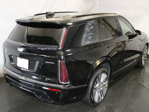 Certified 2026 Cadillac Vistiq Platinum w/ LPO, Floor Liner Package AWD/4WD image 4