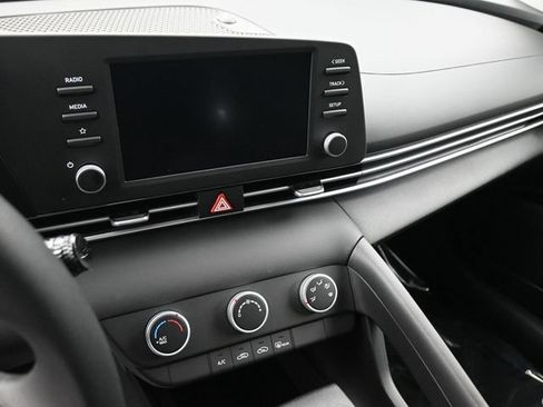 Used 2026 Hyundai Elantra SE FWD image 20