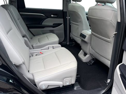 Used 2019 Toyota Highlander Limited Platinum AWD/4WD image 9