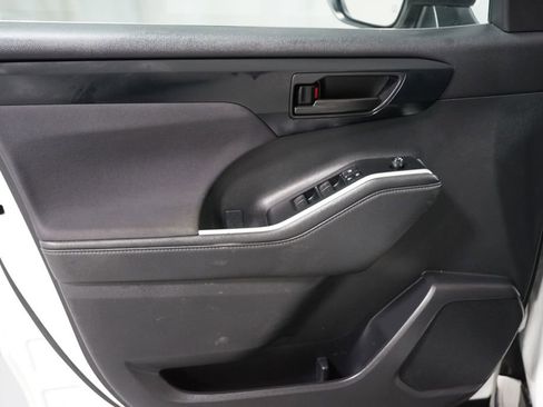 Certified 2021 Toyota Highlander L image 29
