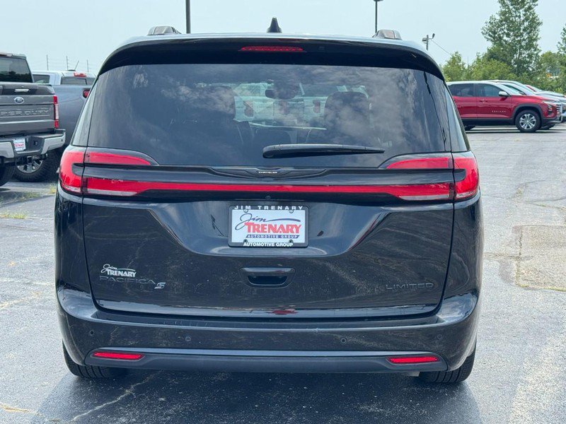 Used 2025 Chrysler Pacifica Limited FWD image 4
