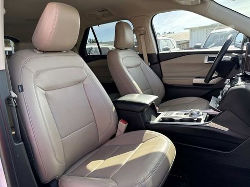 Used 2023 Ford Explorer Limited image 12