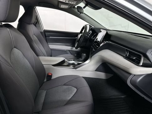 Used 2022 Toyota Camry LE image 29