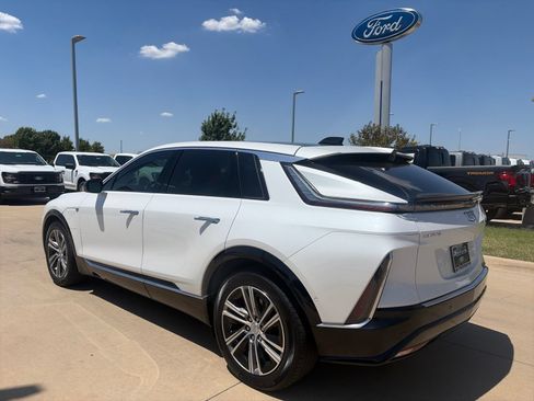 Used 2024 Cadillac Lyriq Luxury RWD image 5