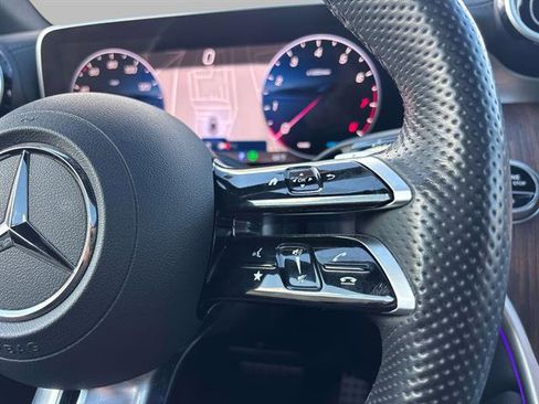 Used 2025 Mercedes-Benz GLC 300 4MATIC image 21