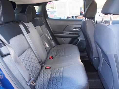 Used 2025 Nissan Kicks SV image 13