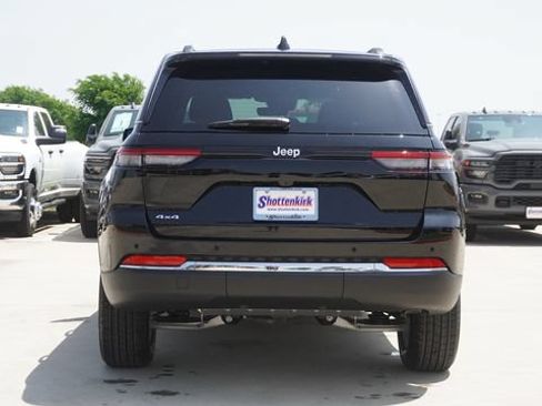 New 2026 Jeep Grand Cherokee Laredo RWD image 8