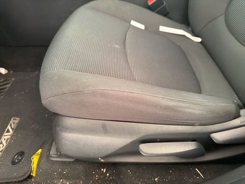 Used 2021 Toyota RAV4 LE image 12