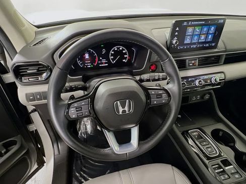 Used 2025 Honda Pilot EX-L image 13