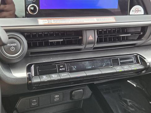 Used 2025 Toyota Prius LE FWD image 19