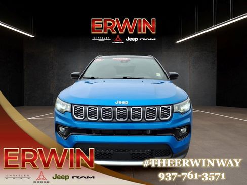 Used 2025 Jeep Compass Limited AWD/4WD image 2