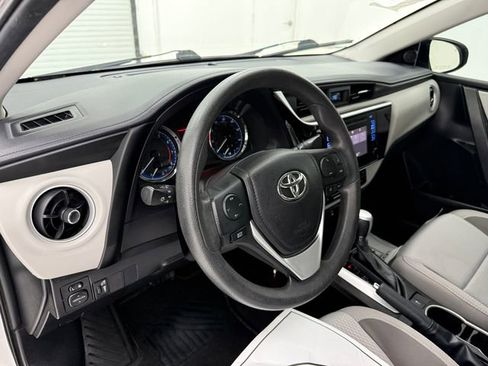 Used 2018 Toyota Corolla LE FWD image 8