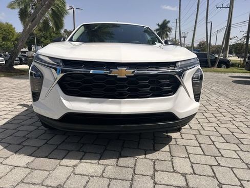 Used 2025 Chevrolet Trax LS FWD image 20