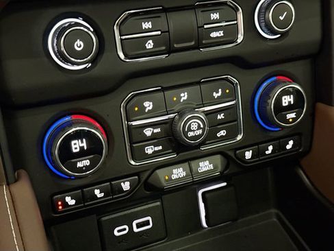 Used 2023 Chevrolet Tahoe High Country w/ LPO, Illumination Package image 17