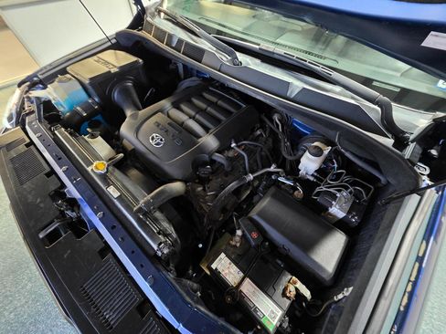 Used 2014 Toyota Tundra SR5 w/ SR5 Upgrade Package image 36