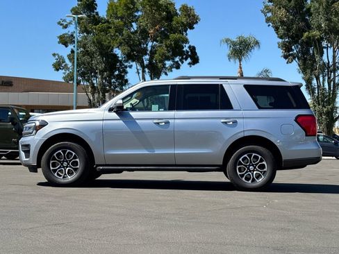 Used 2022 Ford Expedition XLT AWD/4WD image 6