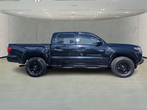 Used 2022 Toyota Tacoma SR5 image 2