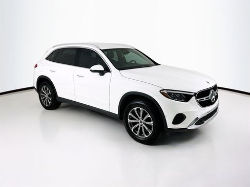 Used 2024 Mercedes-Benz GLC 300 image 1