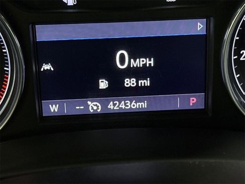 Used 2023 Buick Enclave Essence image 12