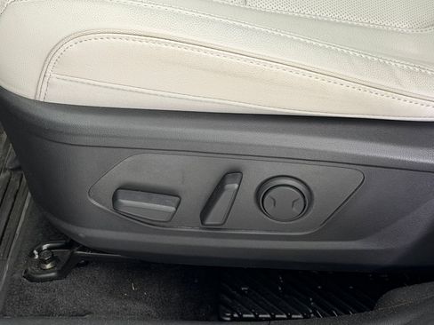 Used 2025 Hyundai Tucson Limited image 15