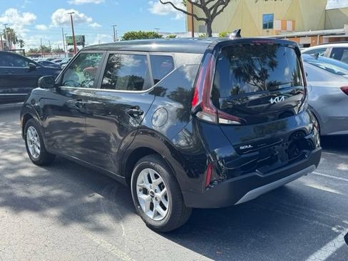 Certified 2025 Kia Soul LX w/ LX Technology Package FWD image 2