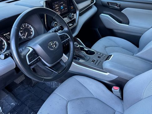 Used 2023 Toyota Highlander LE image 11