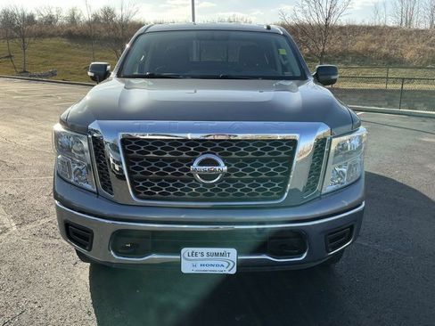 Used 2018 Nissan Titan SV image 11