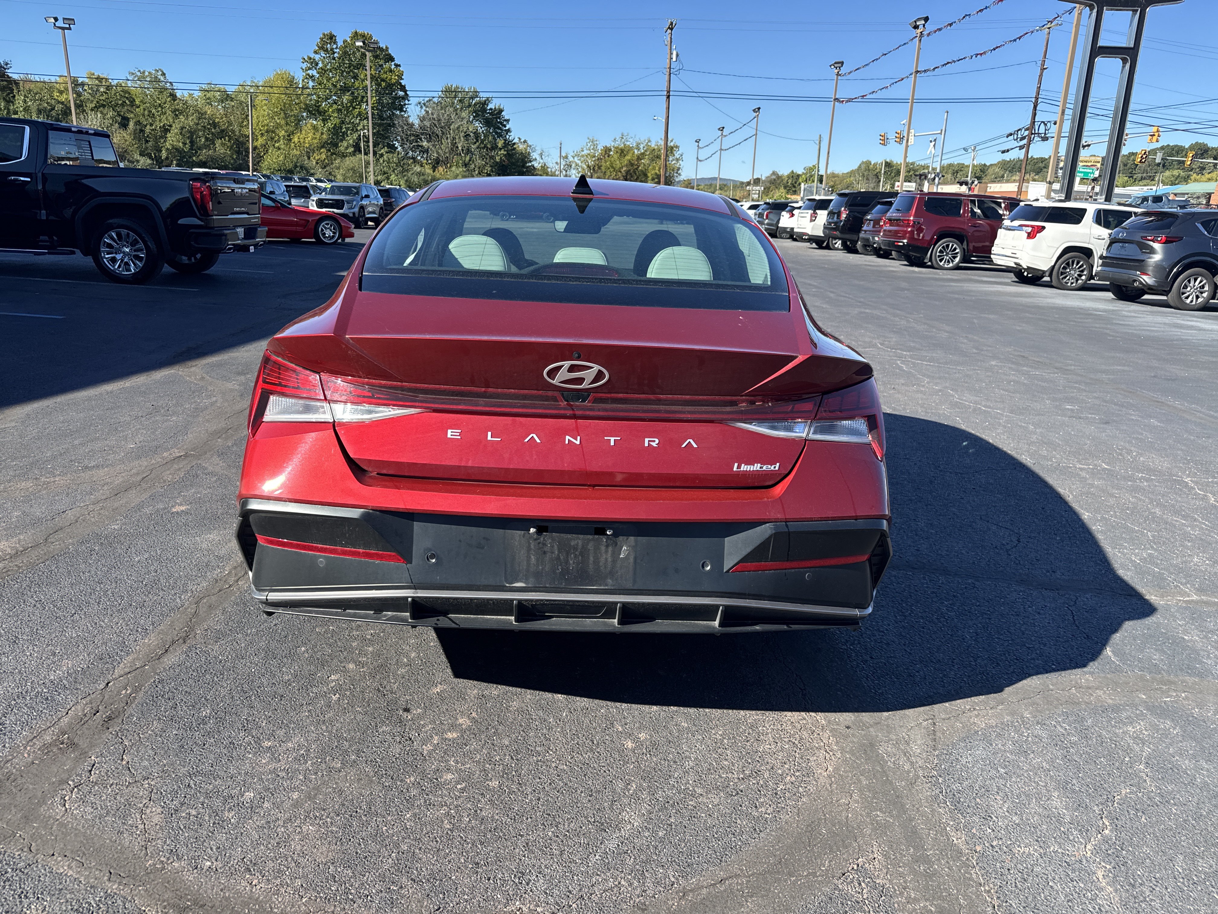 Used 2024 Hyundai Elantra Limited FWD image 3