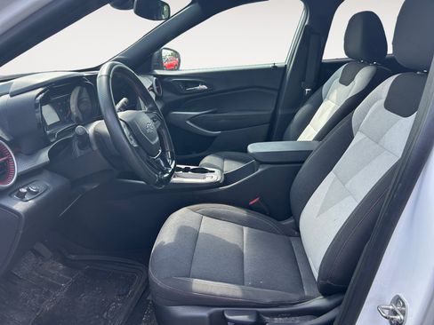 Certified 2024 Chevrolet Trax RS FWD image 9