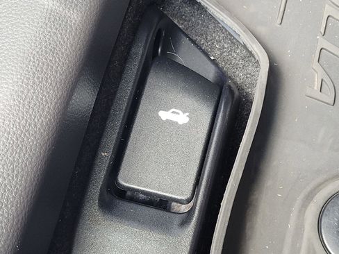 Used 2025 Toyota Corolla LE FWD image 19