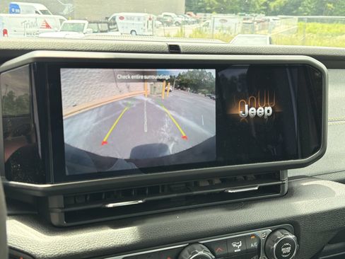 Used 2025 Jeep Wrangler Unlimited Sport AWD/4WD image 16