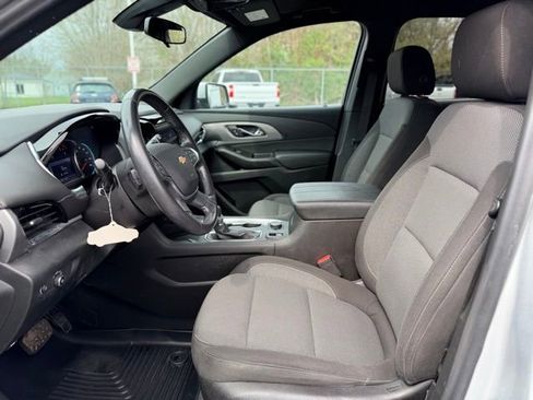 Used 2022 Chevrolet Traverse LT FWD image 6