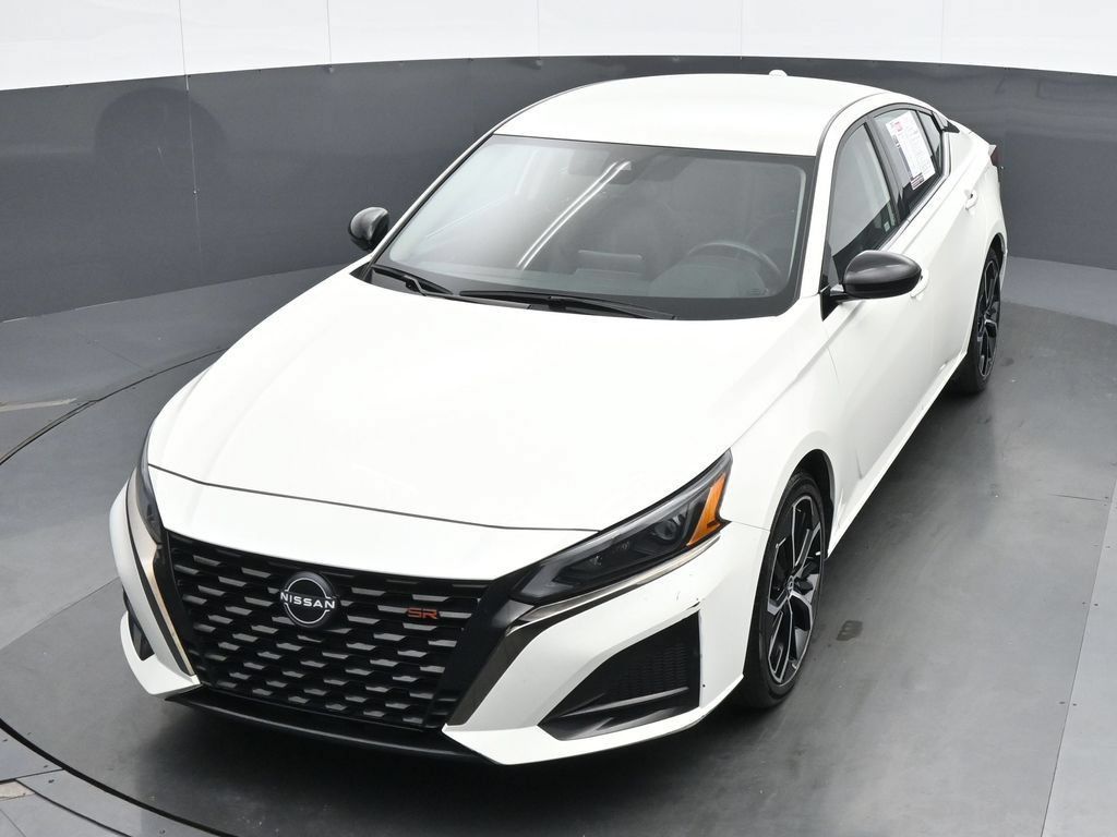 Used 2025 Nissan Altima 2.5 SR FWD image 17