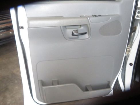 Used 2003 Ford E-350 and Econoline 350 Super Duty Wagon image 16