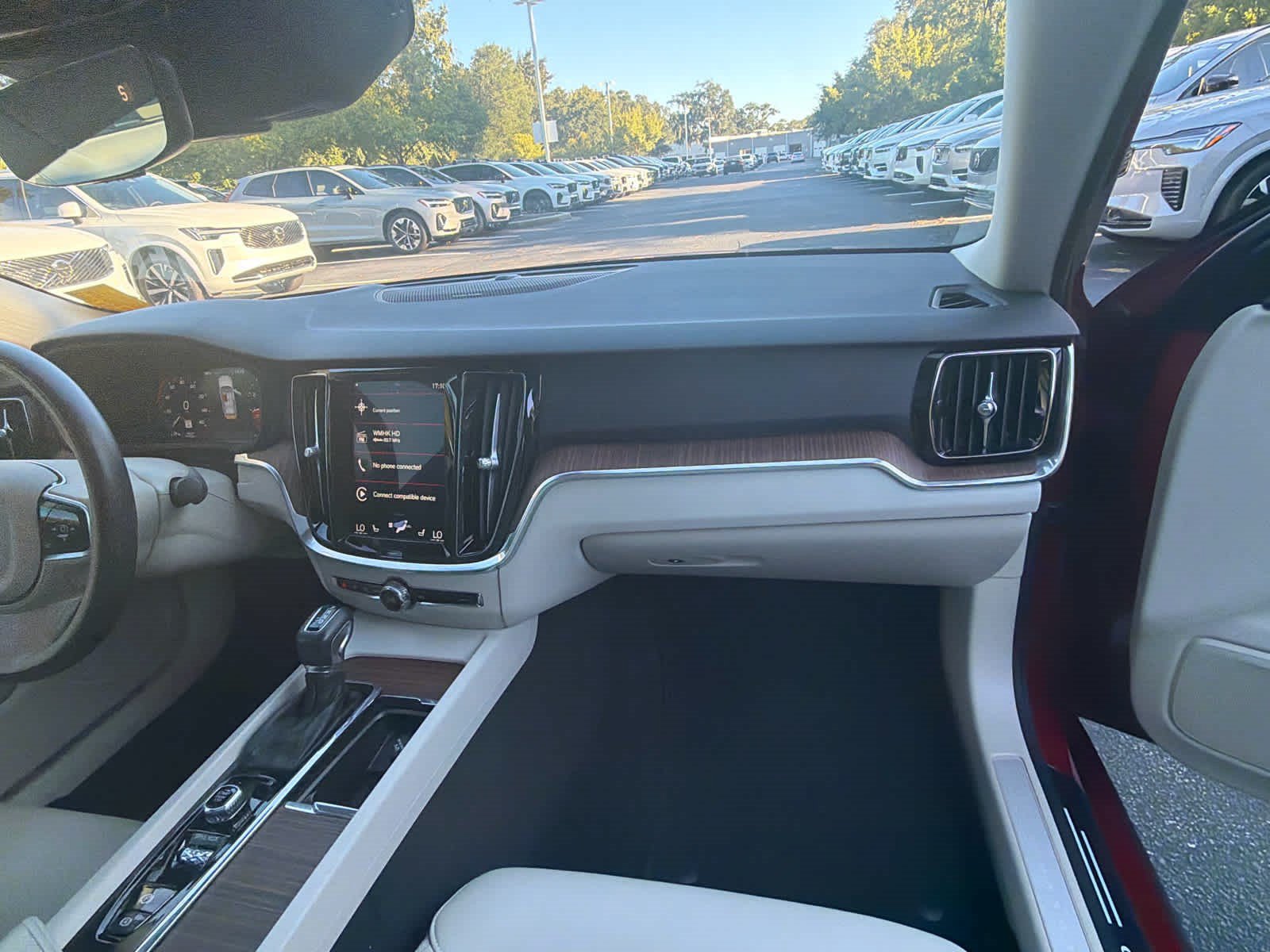 Used 2020 Volvo S60 T5 Momentum FWD image 21