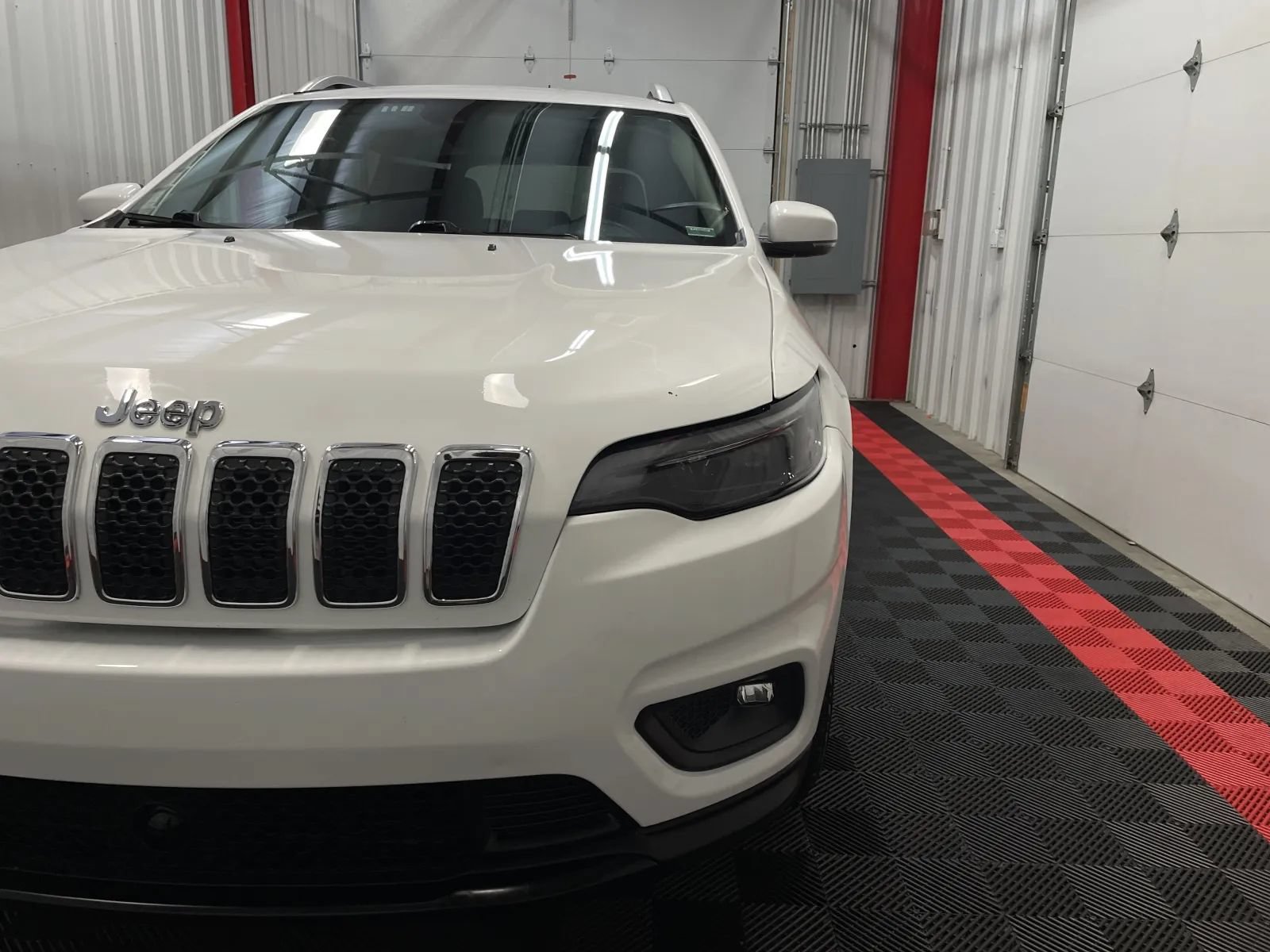 Used 2021 Jeep Cherokee Latitude Plus AWD/4WD image 8