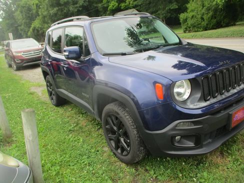 Used 2017 Jeep Renegade Altitude AWD/4WD image 1