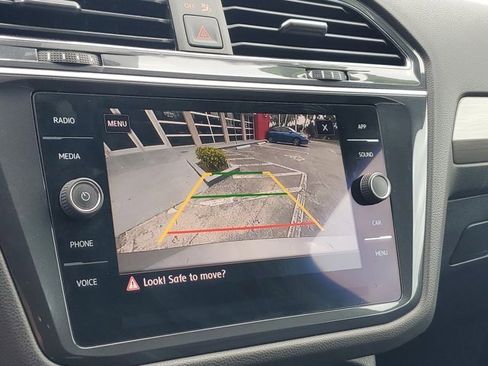 Used 2020 Volkswagen Tiguan SE image 26