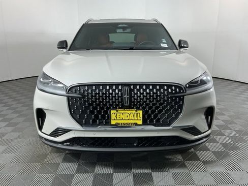 Used 2025 Lincoln Aviator Reserve w/ Equipment Group 201A image 2