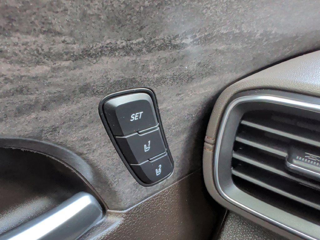 Used 2020 Hyundai Santa Fe Limited w/ Cargo Package AWD/4WD image 30