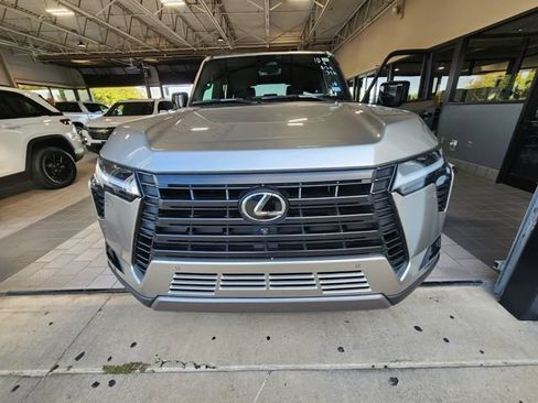 Used 2024 Lexus GX 550 AWD/4WD image 2