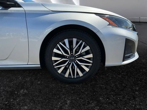 Used 2024 Nissan Altima 2.5 SV FWD image 28