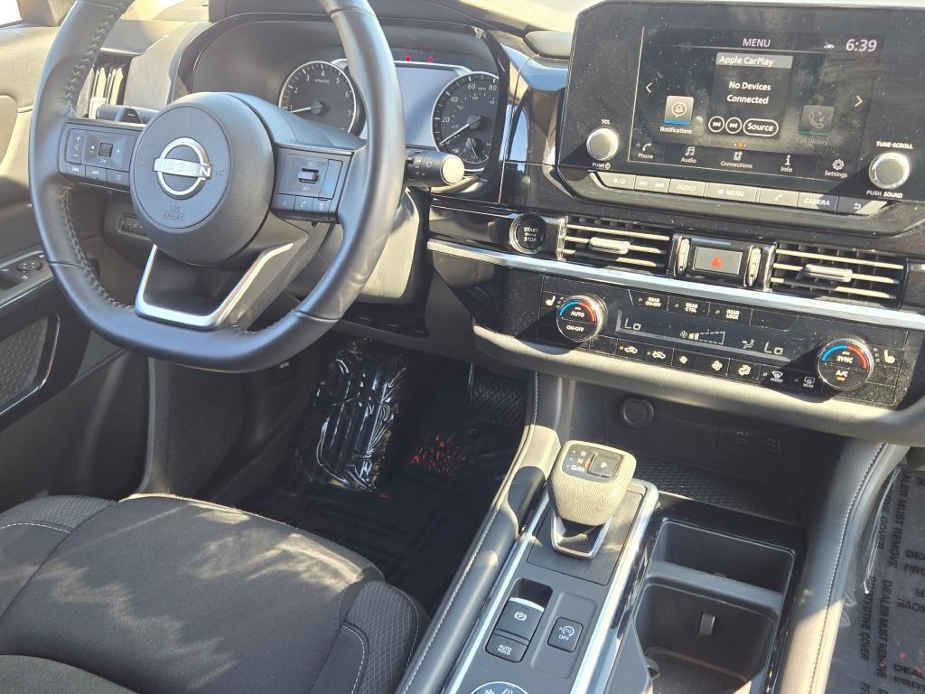 Used 2025 Nissan Pathfinder SV AWD/4WD image 6