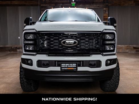 Used 2025 Ford F250 XLT w/ Black Appearance Package image 4