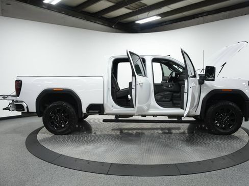Used 2024 GMC Sierra 2500 AT4 w/ AT4 Premium Plus Package image 13