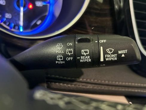 Used 2022 Chrysler Pacifica Limited FWD image 19