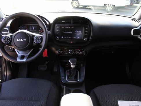 Used 2022 Kia Soul LX w/ Technology Package image 17