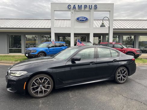 Used 2022 BMW 540i xDrive w/ M Sport Package image 2
