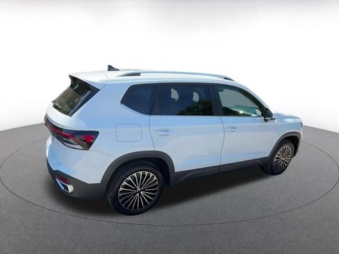 Used 2026 Volkswagen Taos SE FWD image 15